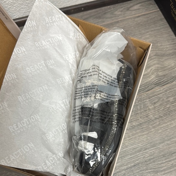 Kenneth Cole Reaction Women's Great Scroll Flatform Jewel Sandals - Picture 2 of 6